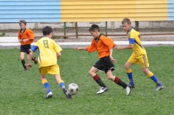  Юные футболисты Горловки вышли в финал турнира "Кожаный мяч"