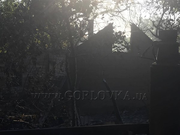 В поселке Жованка сгорело 4 дома - итог обстрела боевиками украинской территории 