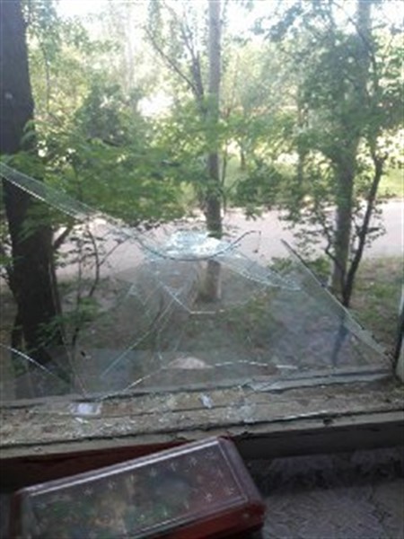 В Горловке из-за обстрела повреждено остекление дома. В Донецке ранена женщина