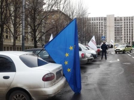 Кто не успел, тот опоздал: горловские автомобилисты и оппозиционеры проигнорировали автопробег в поддержку Евромайдана
