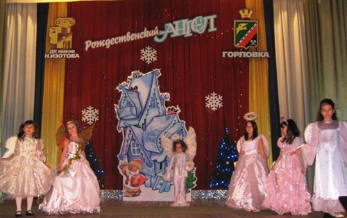 Маленькие модели из разных городов приехали в Горловку на шоу-программу "Родждественский Ангел" (ФОТО)
