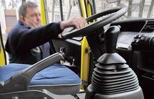 В Горловке водитель автобуса воспитал пьяного пассажира,  выкинув его из салона