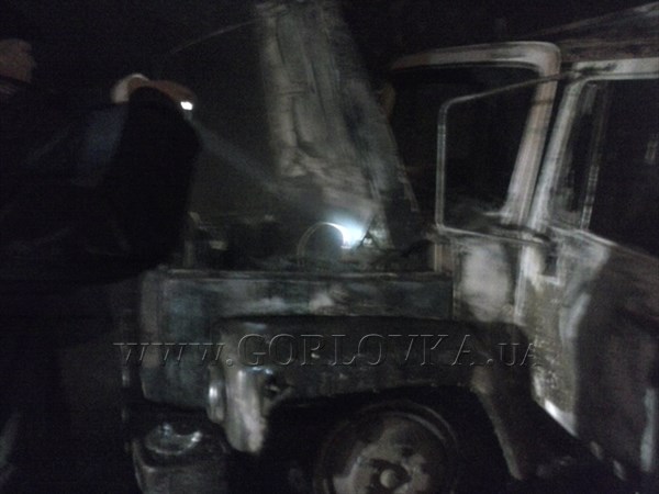 Воскресное ЧП: в Никитовском районе пожарные спасли от полного уничтожения огнем грузовой автомобиль (ДОПОЛНЕННО)