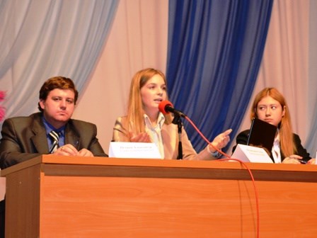 В Молодежном парламенте Горловки "полетели головы": с должностей сняты начальники отделов 