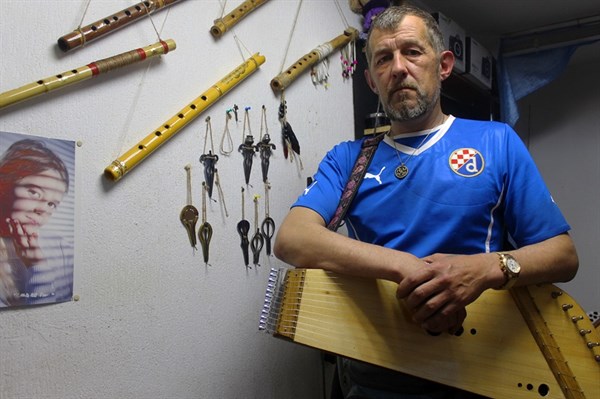 Горловчанин создает этно музыкальные инструменты. Из Якутии хотели заказать большую партию