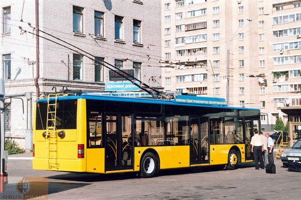 Азаров подтвердил, что правительство закупит для Горловки 23 троллейбуса и 11 трамваев