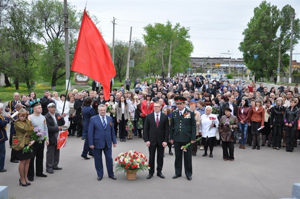 Стироловцы организовали праздничный обед для ветеранов и реставрировали пять мемориалов героя ВОВ (ФОТО)