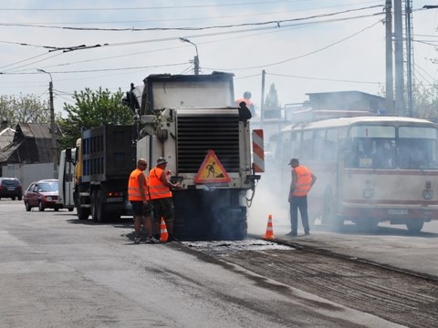 В Горловке возобновились работы по ремонту смежных дорог