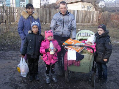 В Горловке выдают гуманитарку для семей с детьми: беременным отказывают - "сами сделали, сами и кормите" - заявляют  чиновники