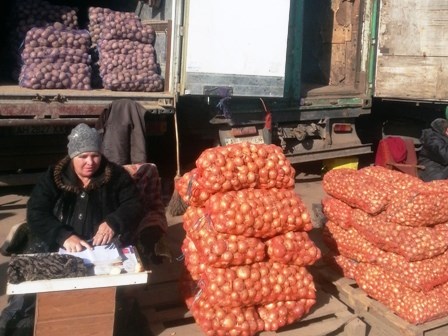 В Горловке замерили цены на "борщевой набор": Николаю Азарову доложат, чтобы за картошкой и капустой приезжал к нам на оптовый рынок 