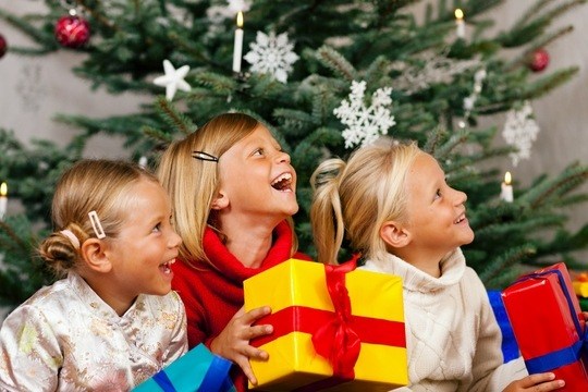 Чиновники Горловки раскошелились на подарки детям: ко Дню святого Николая собрано 11 тысяч гривен  