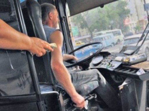 Новые правила: в Горловке перевозчики хотят, чтобы оплату за проезд в автобусах производили при входе 