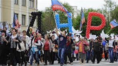 Колонна горловчан на шествии в Донецке несла транспоранты "Совесть, равенство, сводоба, справедливость"  