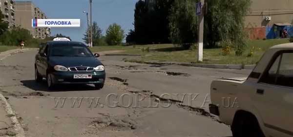 Мэр оккупированной Горловки признает бездорожье в городе. Но сделать ничего не может - нет финансирования