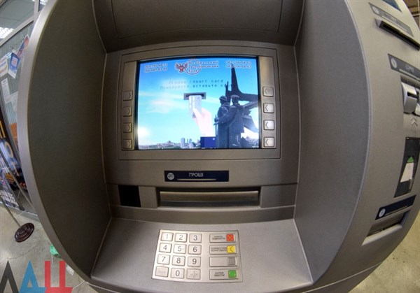 Жители отдаленных районов Горловки остались без банкоматов 