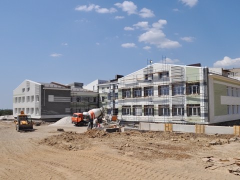 В Горловку как на работу: чиновники всех уровней следят за строительством школы на 88-м квартале 