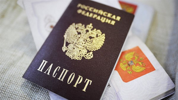 Президент России упростил получение гражданства РФ для жителей "ДНР/ЛНР": опубликован указ 
