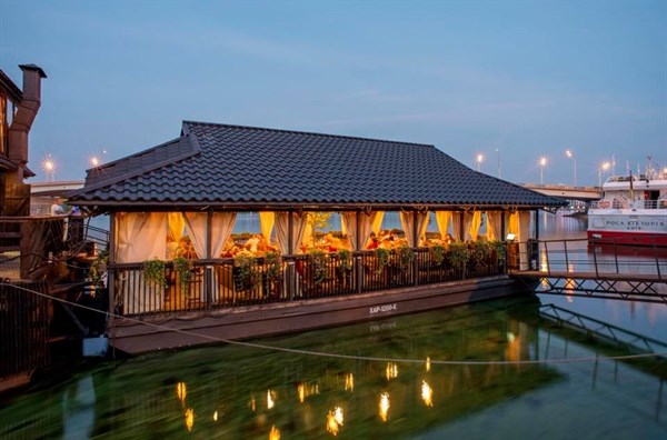 Ресторан на берегу Днепра: выбираем лучшее место для предстоящих праздников 