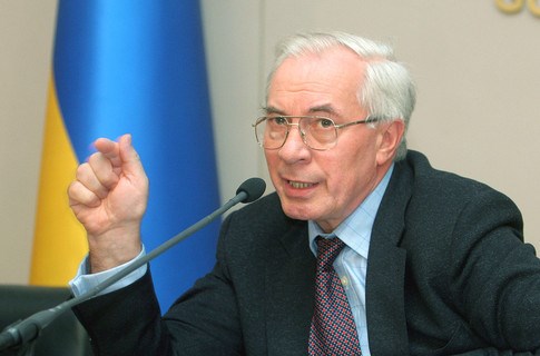 Премьер-министр Николай Азаров поручил выделить средства семьям пострадавших "стироловцев"