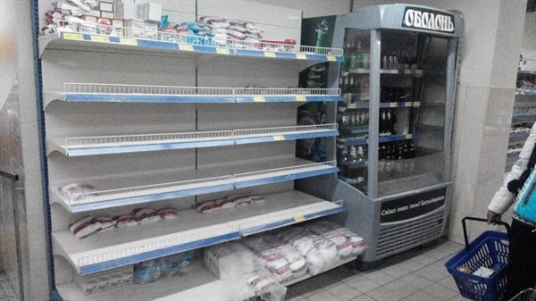 С голода не умрем: сегодня горловчане опустошили  супермаркет АТБ, а заммэра пишет, что «На полках прежнее изобилие» (ФОТОФАКТ)