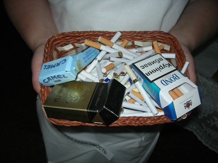В горбольнице №2 обменивали сигареты на сладкие сюрпризы и устроили публичный суд над папиросами 