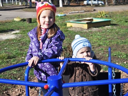 В Горловке появилась карусель, адаптированная для детей-инвалидов (ФОТОФАКТ)