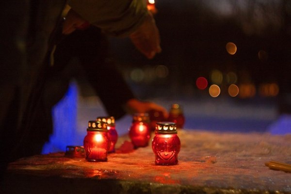 В горловской колонии осужденные  почтили память погибших в Киеве активистов Евромайдана и сотрудников милиции