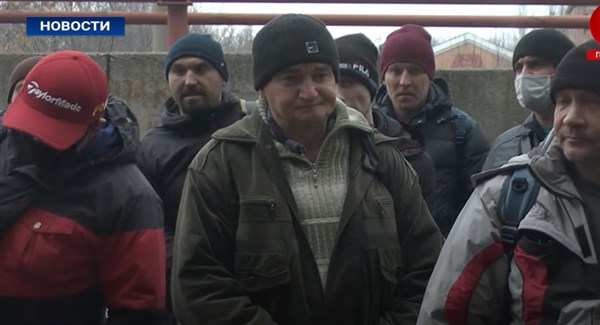 В Горловке показали жителей, готовых воевать против Украины (ФОТО и ВИДЕО)