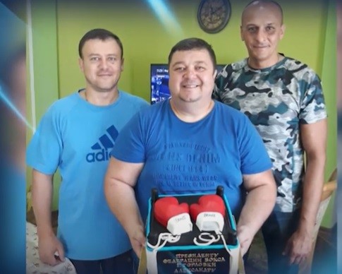 Владелец сети магазинов “Золушка” и президент федерации бокса Александр Кунов тайно стал “Почетным гражданином Горловки”  
