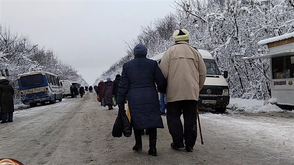 Пересечение КПП Горловка: горловчанин показал, что там происходит