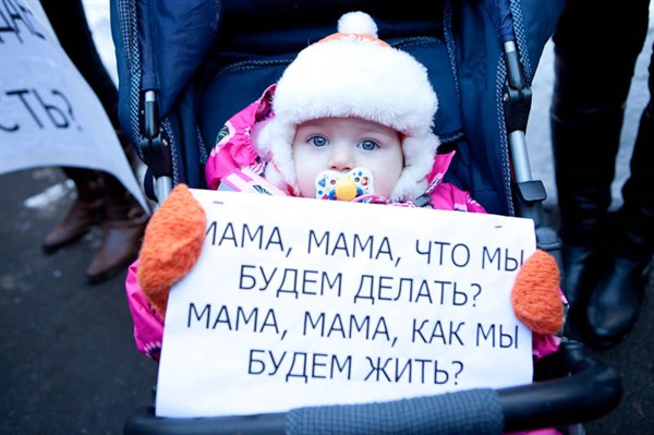 Родители малышей в Горловке получили только часть детских выплат. Кто будет платить детские, интересуются они у представителей ДНР 