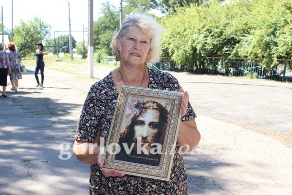 Жительница Горловки вышила икону «Туринская плащаница» и попросила ее передать главарю «ДНР» Захарченко (ВИДЕО)