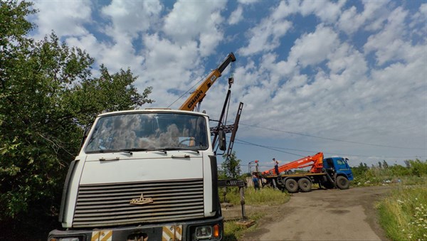Ураган в Горловке и его последствия: падение электроопоры, повреждены газопроводы и кровли домов