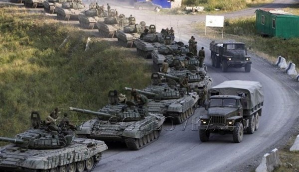 Боевики из танковой роты тренируются неподалеку от Горловки