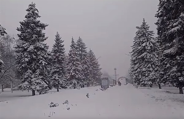 Заснеженная Горловка: видео из города, в который пришла настоящая зима