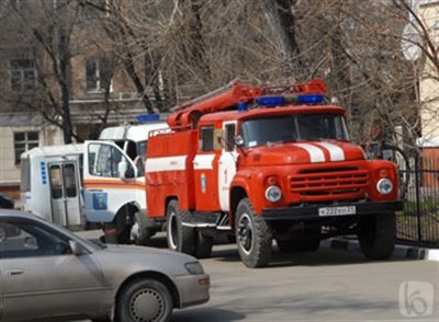 В Горловке боевики обстреляли бригаду спасателей: автоматной очередью поврежден насосный отсек автомобиля