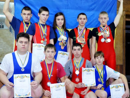 Вернулись с Западной Украины с медалями: шесть горловских спортсменов стали призерами чемпионата по классическому пауэрлифтингу (ФОТО)