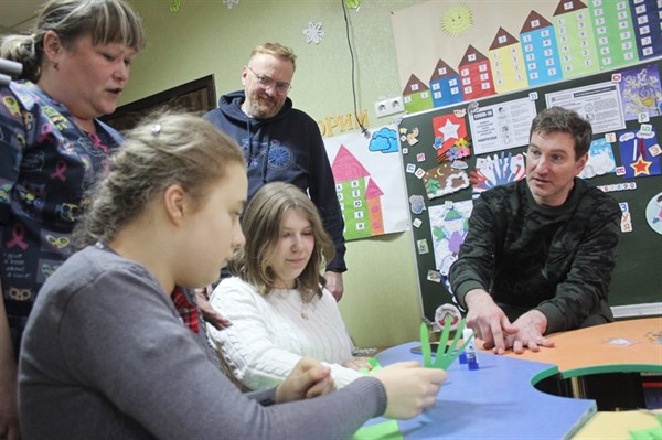 Отмаливание грехов: зачем Антон Красовский, который призывал ««топить и жечь украинских детей», приезжал в Горловку к детям-инвалидам 