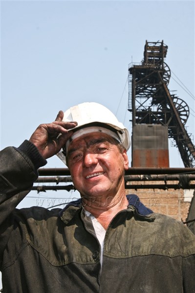 Нардеп Анатолий Гончаров поздравляет шахтеров с праздником и верит, что вскоре в Донбассе наступит мир