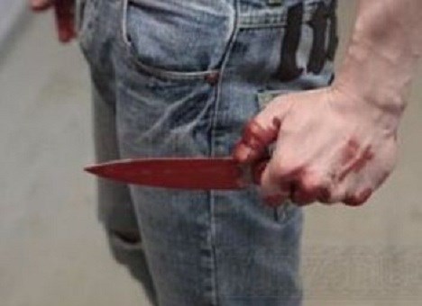 В Никитовском районе сосед накинулся на соседа с ножом в руках 