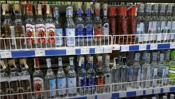  В оккупированном Донецке значительно подорожала водка и исчезло местное пиво