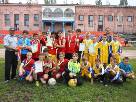 Ко Дню защиты детей в Горловке прошел городской турнир по мини-футболу