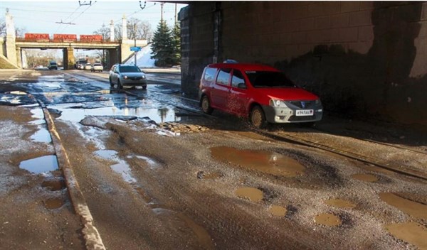 В Горловке отремонтируют дороги по 35 улицам - обещание местного мэра от "ДНР" Ивана Приходько