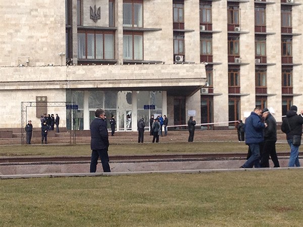«Я положил гранату»: неизвестный сообщил о взрывном устройстве в здании Донецкого облсовета (Фото) 