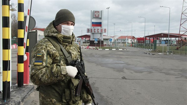 Чтобы попасть в Донецк из Киева, журналистку BBC на границе попросили сказать, что "едем в Белгород, на свадьбу"