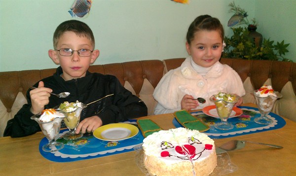  Сладкий стол от Gorlovka.ua и десерт-холла «Феличита» - победителям карнавала новогодних костюмов 