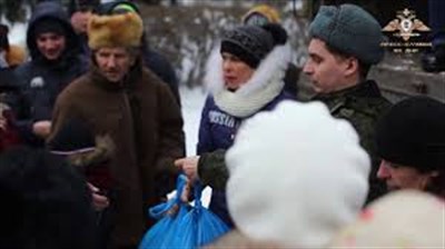 В горловский поселок доставили гуманитарную помощь: людям не хватает денег, нет работы и все дорого