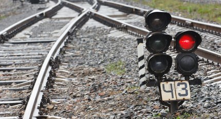 От боевых действий за прошедшие сутки пострадала инфраструктура на ряде железнодорожных перегонов на Донбассе