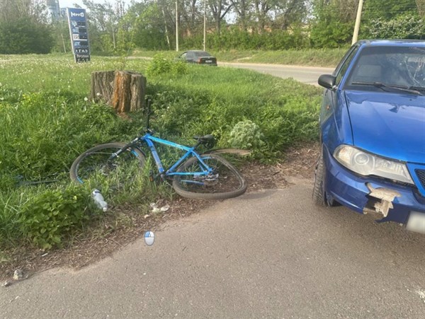 В Горловке 19-летний водитель без прав сбил на дороге подростка 