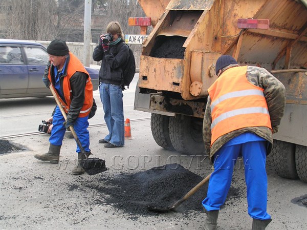 Власти Горловки хотят отремонтировать участок дороги до Енакиево по "артемовско-донецкой" схеме 